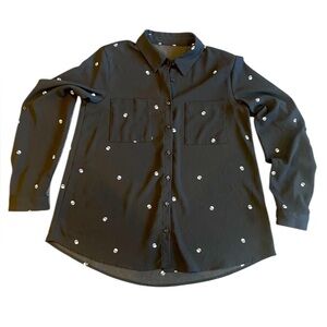 Pink Rose Women’s Skull‎ Print Button-Down Shirt | Small | Black & White